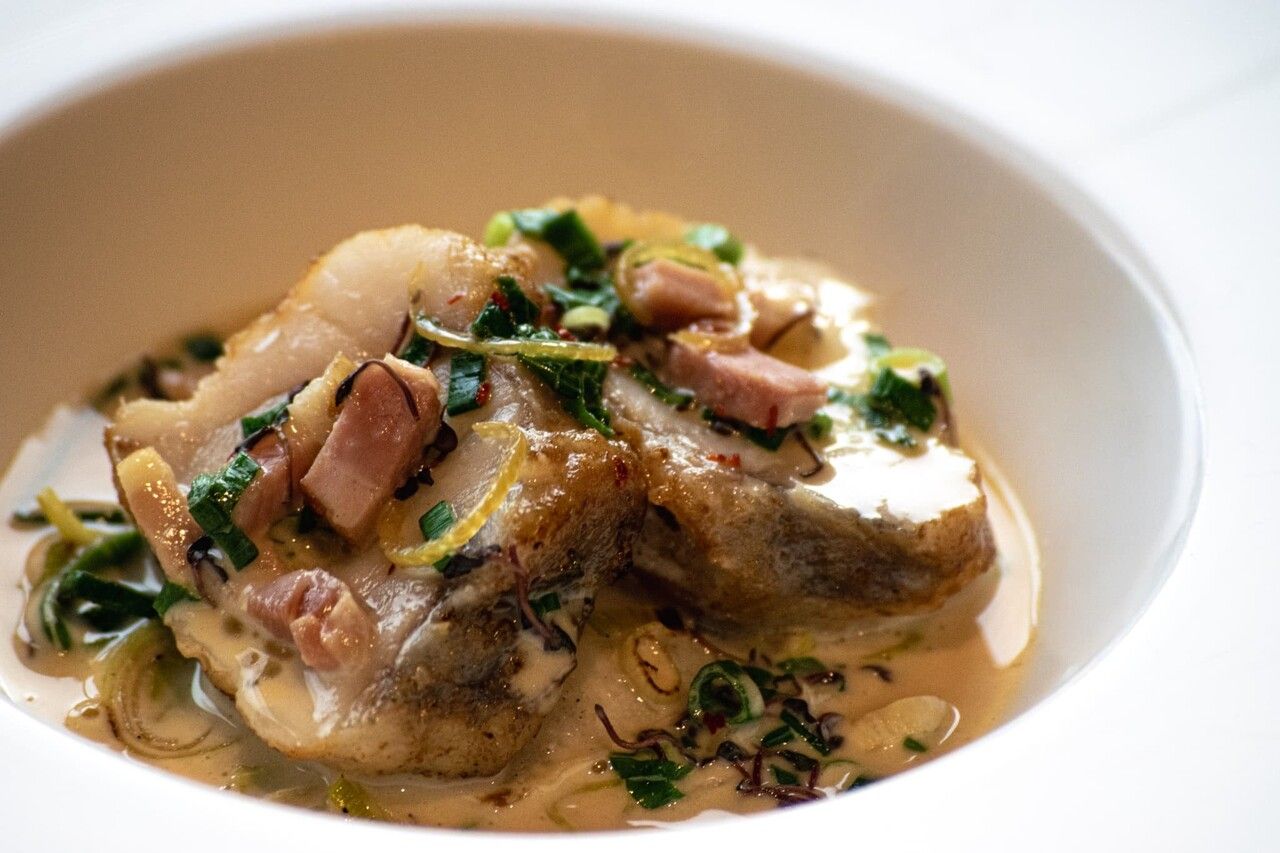 Lunch buffet with a choice of main course [December]