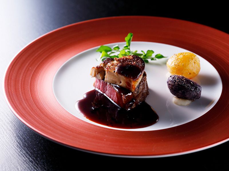 Hidangan utama: filet Wagyu dan foie gras gaya Rossini — peningkatan