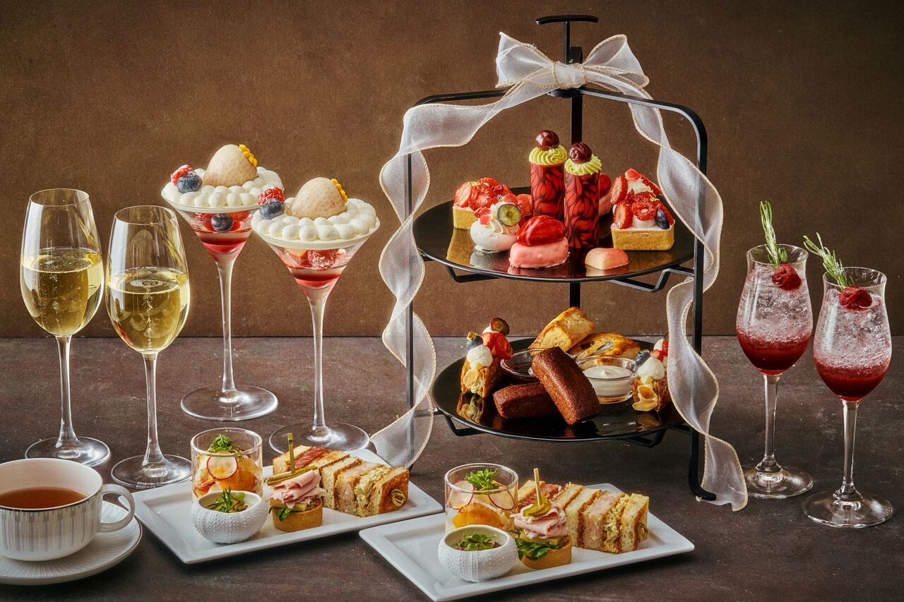 【平日】乾杯シャンパン付き 冬のアフタヌーンティー　赤い果実とホワイトチョコのハーモニー　2～4名様