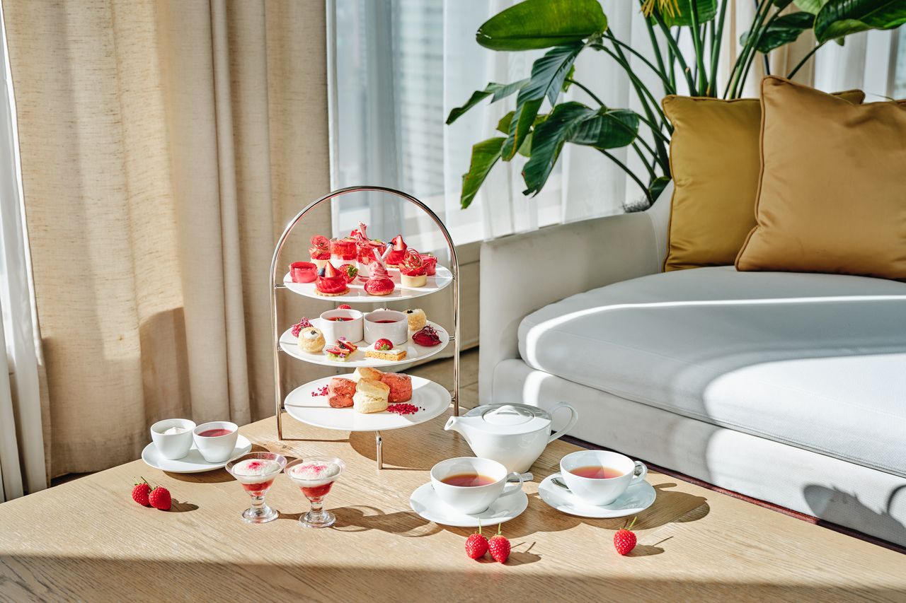 【Tower view seat guaranteed】STRAWBERRY CAVIAR AFTERNOON TEA with a glass of Ruinart Blanc de Blancs