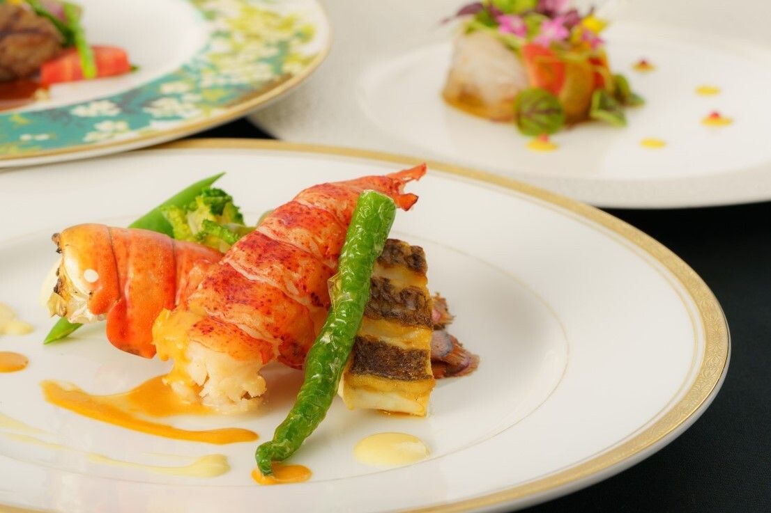 <窓側テーブル席>オマール海老とフォアグラを愉しむ特別ランチコース