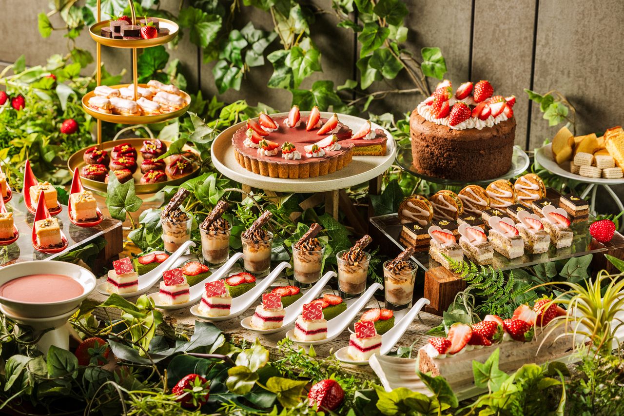 CÉ LA VI SHORT LUNCH COURSE & ''STRAWBERRY × CHOCOLATE DESSERT BUFFET'' WEEKEND ONLY