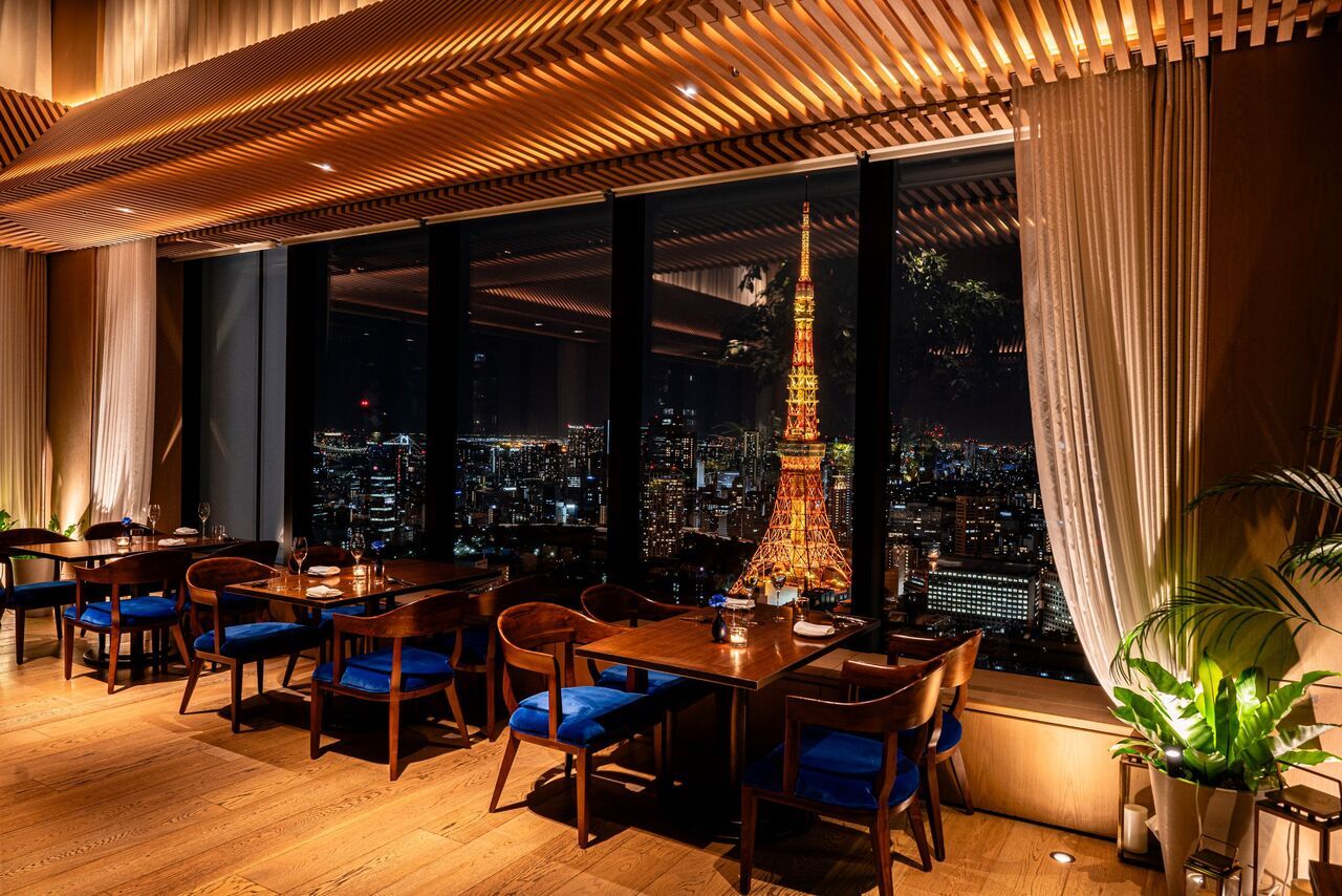 【Online Special Guaranteed Tower View Seat 13th, 14th, 15th of Feb】Valentine’s Day 5-course dinner with a glass of champagne and a chocolate gift