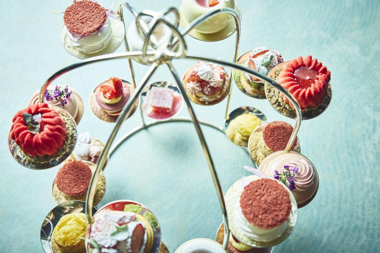 【1:30 PM】 Strawberry Afternoon Tea + Free Floating Tea