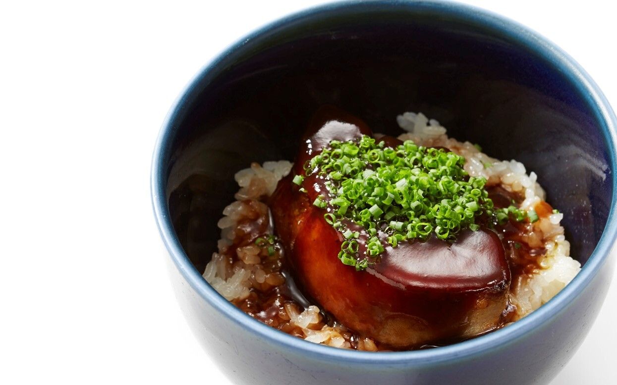 黒毛和牛フィレとフォアグラ丼の豪華シノワズリコース