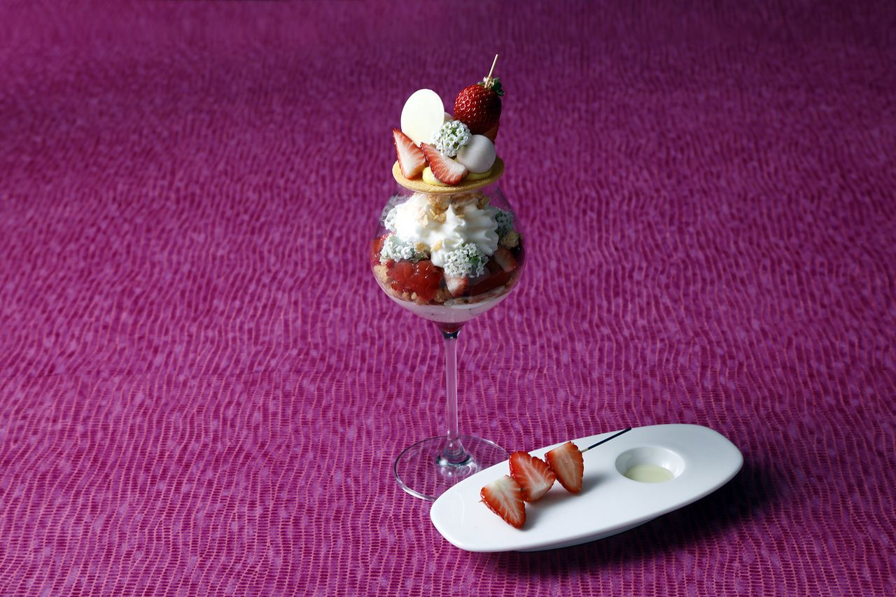 🍓【3/1～5/31 仅限工作日！】草莓芭菲🍓，含咖啡或红茶。