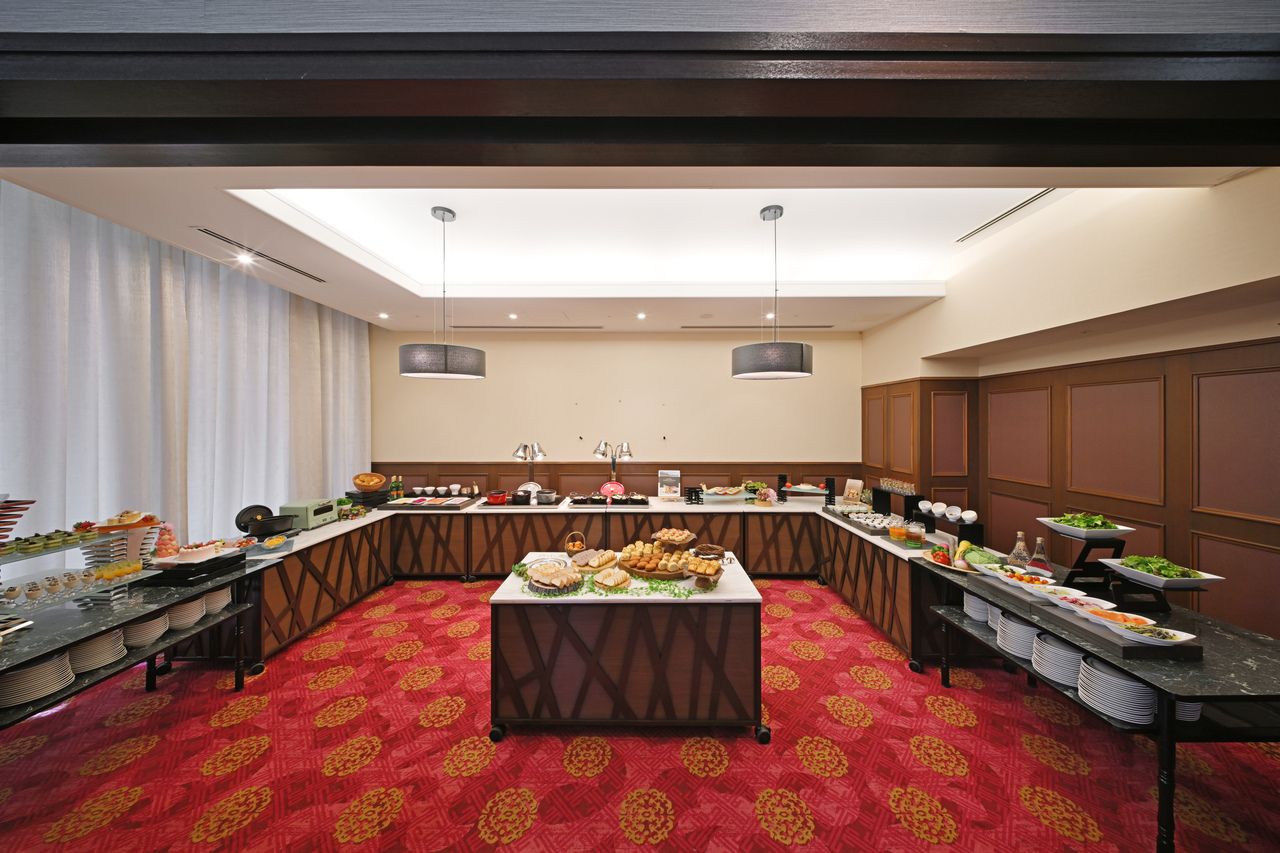 Lunch: Buffet (ages 4-6)