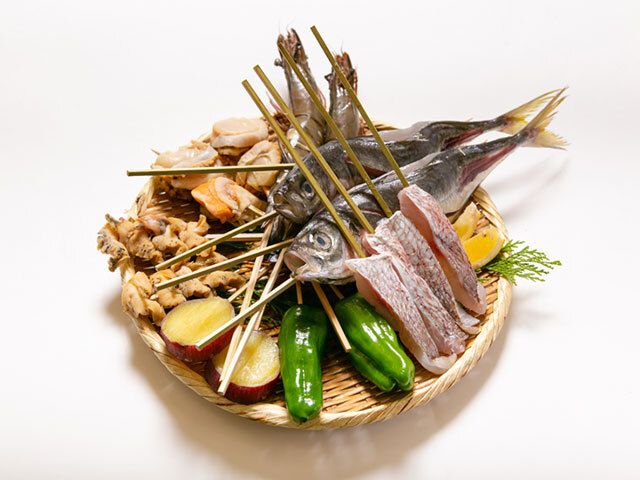 【海鮮焼】自慢の福福とうふ鍋や貝串焼を含むいろり焼などを堪能