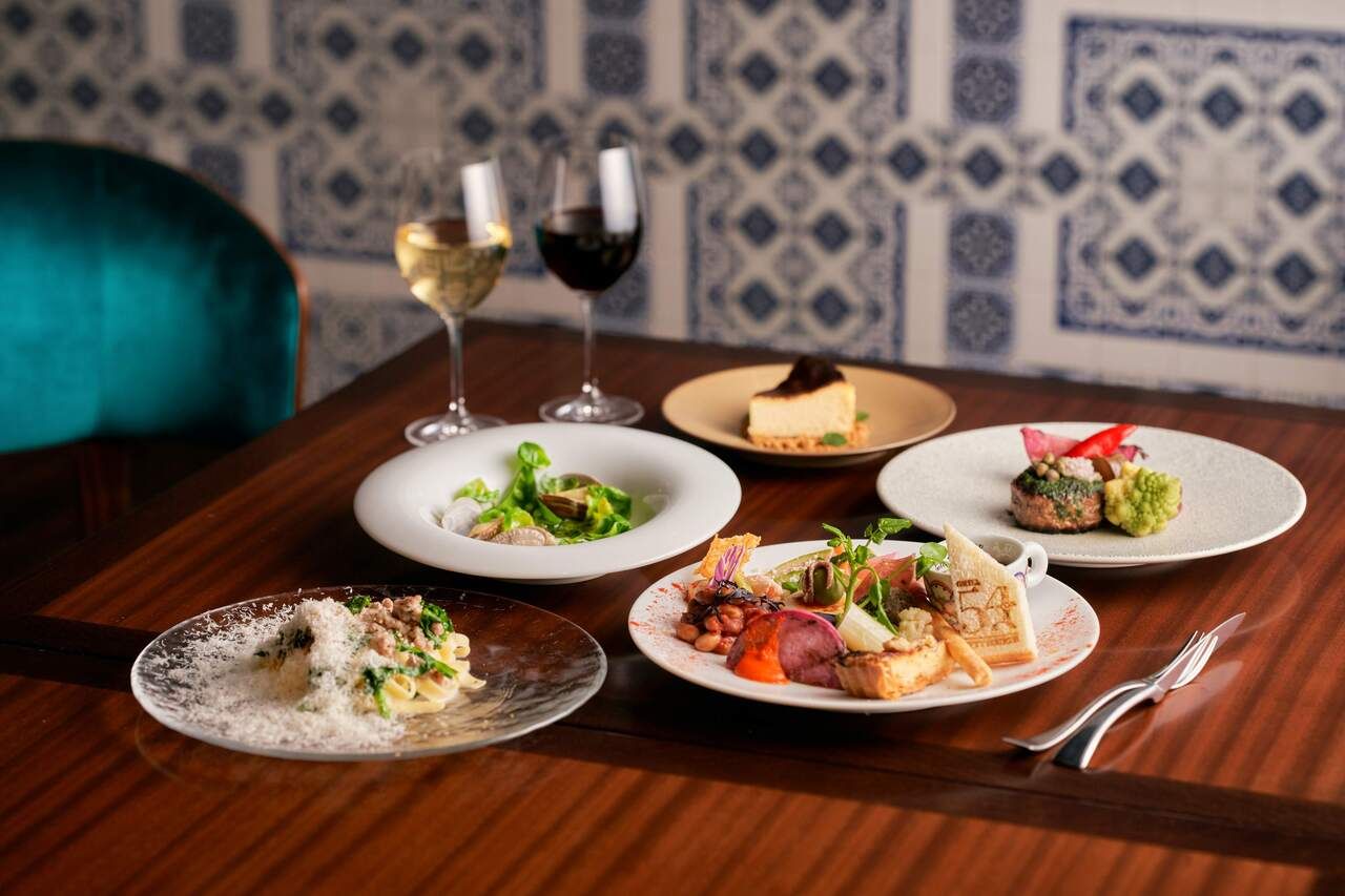 Dinner: Signature dish + choice of one drink