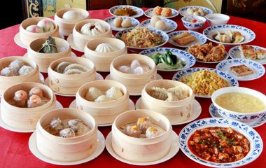 【休日/1ドリンク】期間限定フカヒレスープ付き！80種バイキング