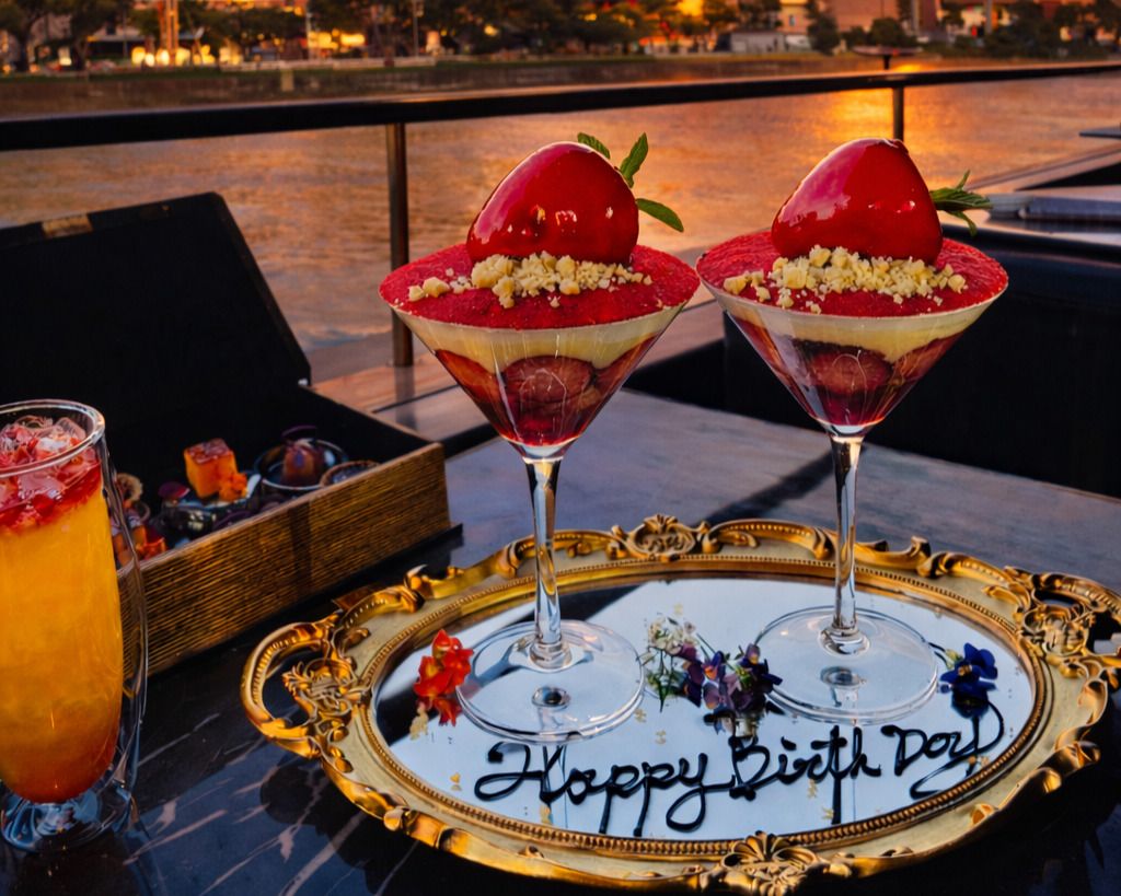 [Twilight Plan - Reservations only for 5 PM or 5:30 PM] Riverside seating guaranteed. Celebrate the start of night with a strawberry mousse parfait. Anniversary plan includes a book of appetizers and cocktails.