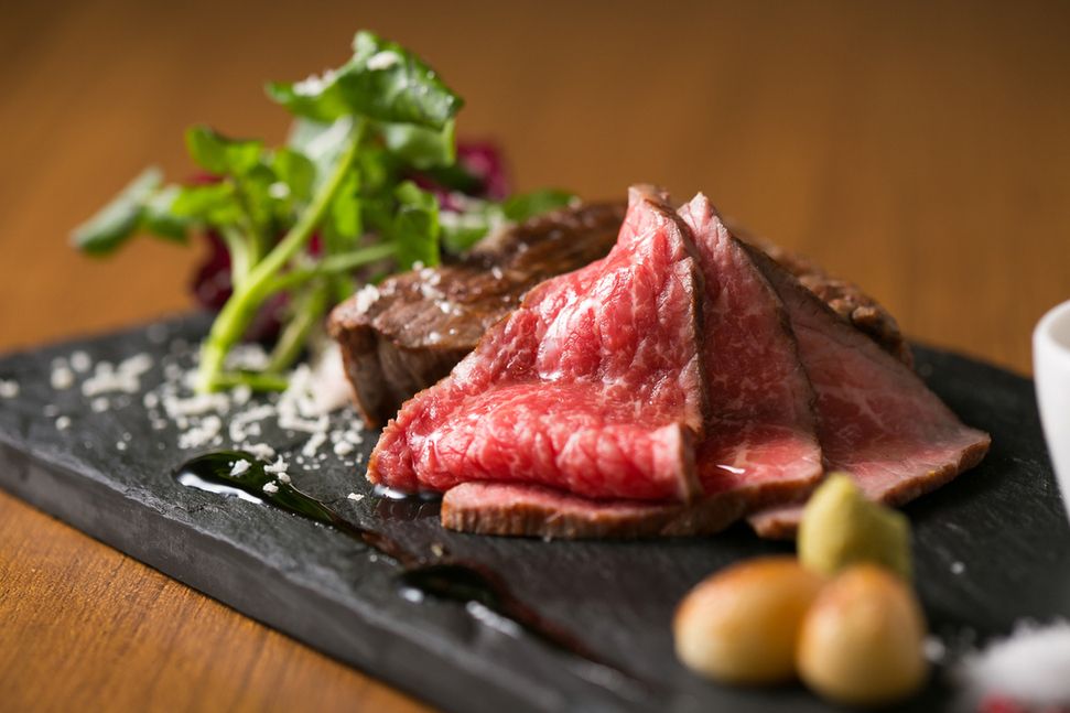 格兰德阿特里科斯套餐 ～鱼类与肉类双主菜，精选当季食材的套餐～