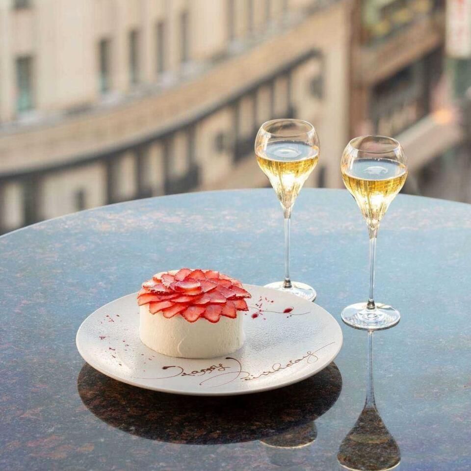 [Lunch Anniversary Course] Includes a celebratory drink and anniversary cake. A luxurious 6-course meal featuring two main dishes: Japanese Black Wagyu beef and fresh seasonal fish.