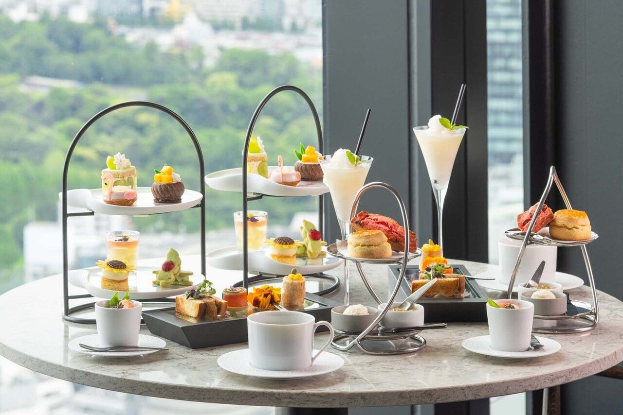 [Available only on weekends and holidays from July 4th] Summer Afternoon Tea with Free-Flowing Champagne