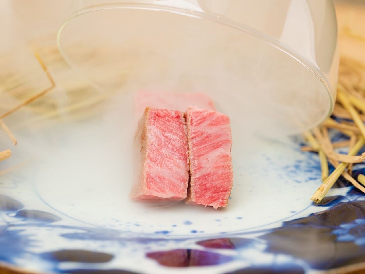 [Nishiazabu Kenshiro Anniversary Course] Specialties: “Kenshiro-grilled – instant smoked style”, “Grilled Wagyu eel yukke dog”, “Spicy tartare tonkatsu sandwich”. Eight carefully selected grilled dishes served with seasonings suited to each cut.
