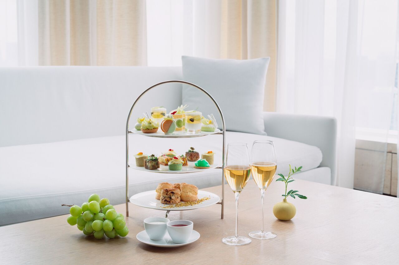 【Online Special Guaranteed tower view seat】 Shine Muscat Edition Afternoon Tea with 1 glass of champagne