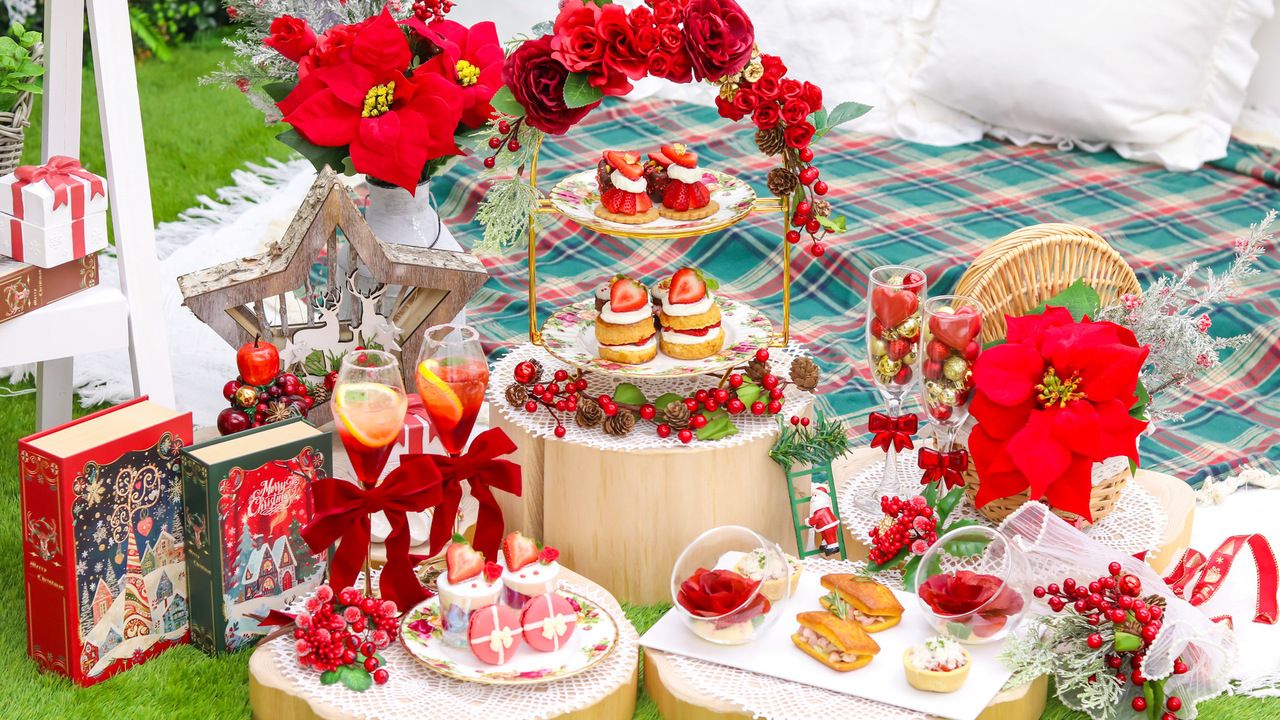 Uriel Christmas Afternoon Tea Set