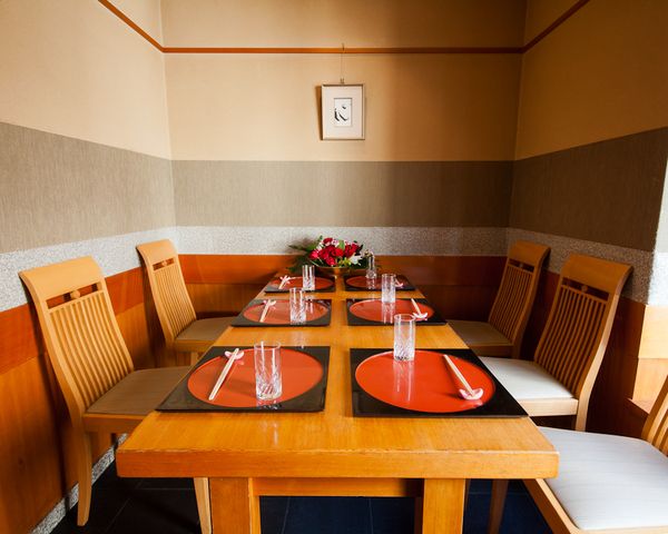 ４階窓側テーブル席