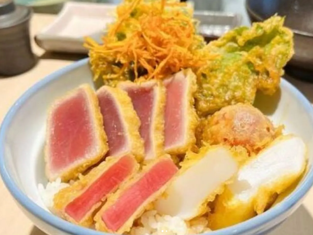 金襴手 絢爛豪華 三ツ丼 レア天丼 銀座 三よし 銀座本店 - Restaurant Guide - TableCheck